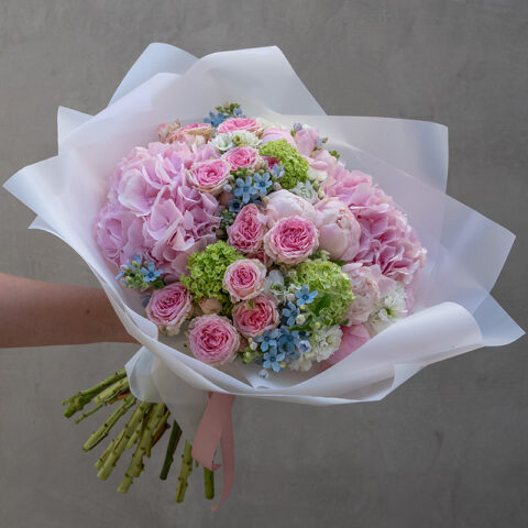 Pink Dream: Seasonal Flowers & Hydrangea