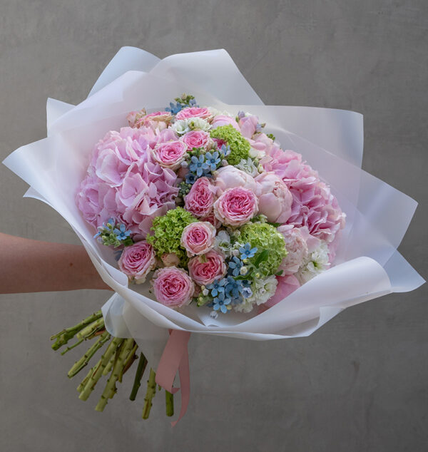 Pink Dream: Seasonal Flowers & Hydrangea